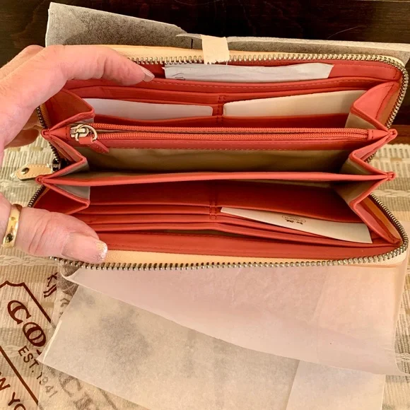 🌸Authentic Coach Ashley Floral Wallet🌸 (Matching bag avail in separate listing)✨ - Picture 5 of 6